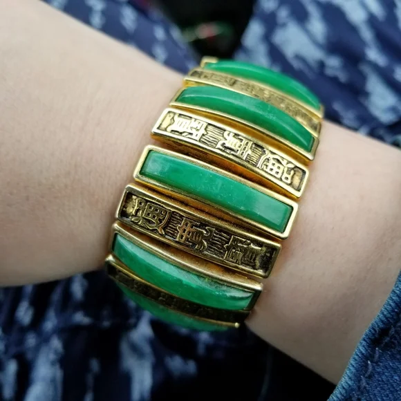Relisted - vintage green and gold expansion bracelet Chinese characters theme - Picture 9 of 10